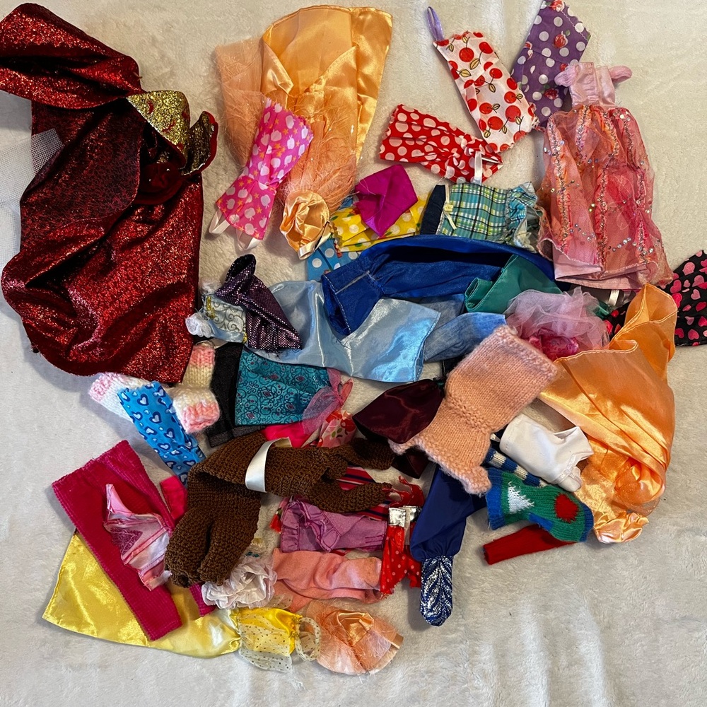 Barbie, Bratz, Monster High Clothing Lot